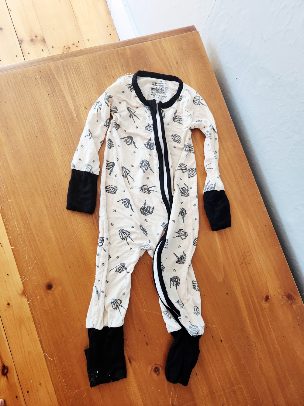 Bamboo 3-6 Month Emo/Alternative/Rocker/Halloween Music Skeleton Hand Footie